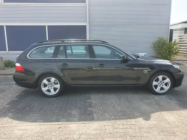 BMW 5 Series view 10