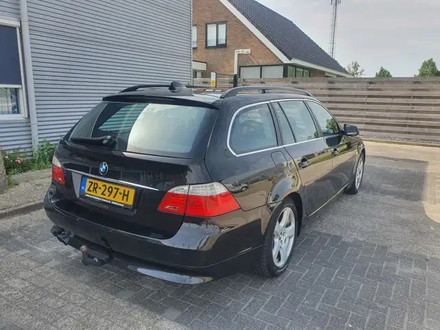 BMW 5 Series view 3
