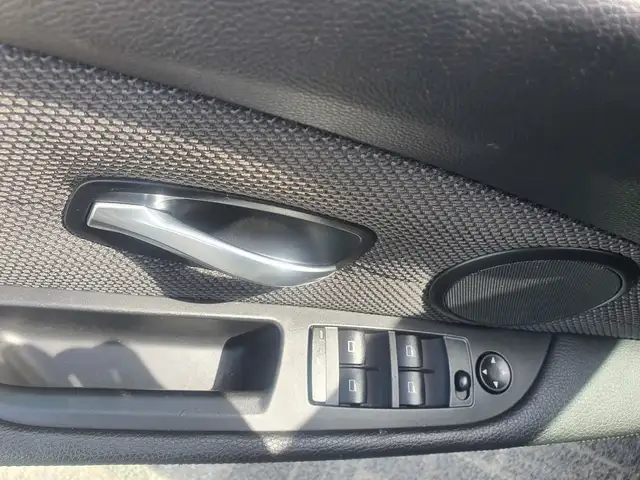 BMW 5 Series view 11