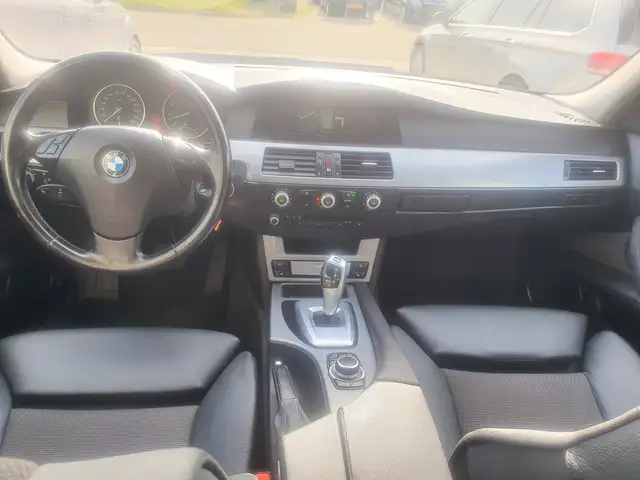 BMW 5 Series view 6