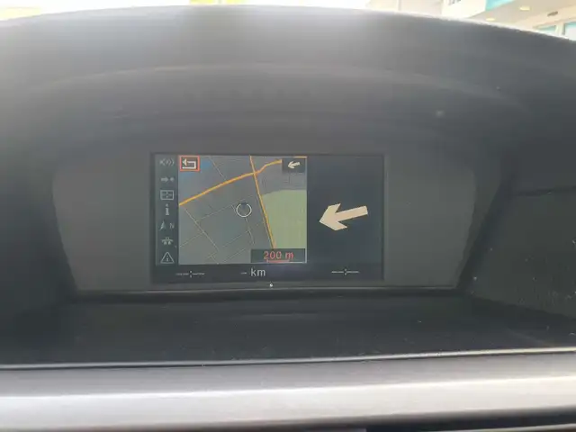 BMW 5 Series view 14