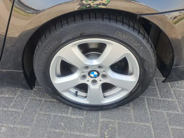 BMW 5 Series view 13
