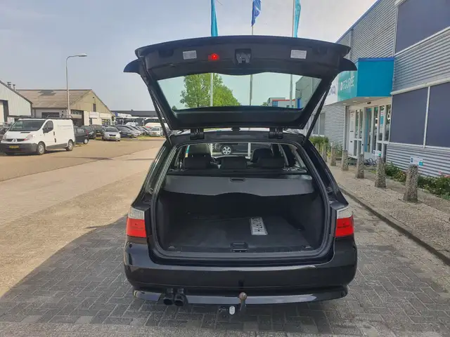 BMW 5 Series view 8