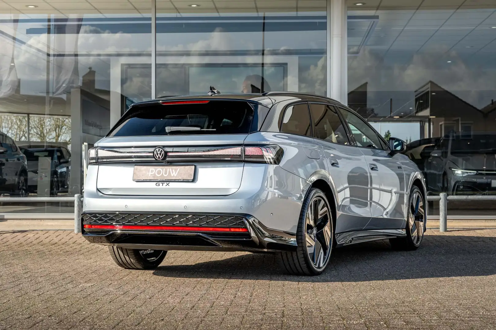 Volkswagen ID.7 GTX 340pk Business 86 kWh | LMV 21" | Warmtepomp | Gris - 2