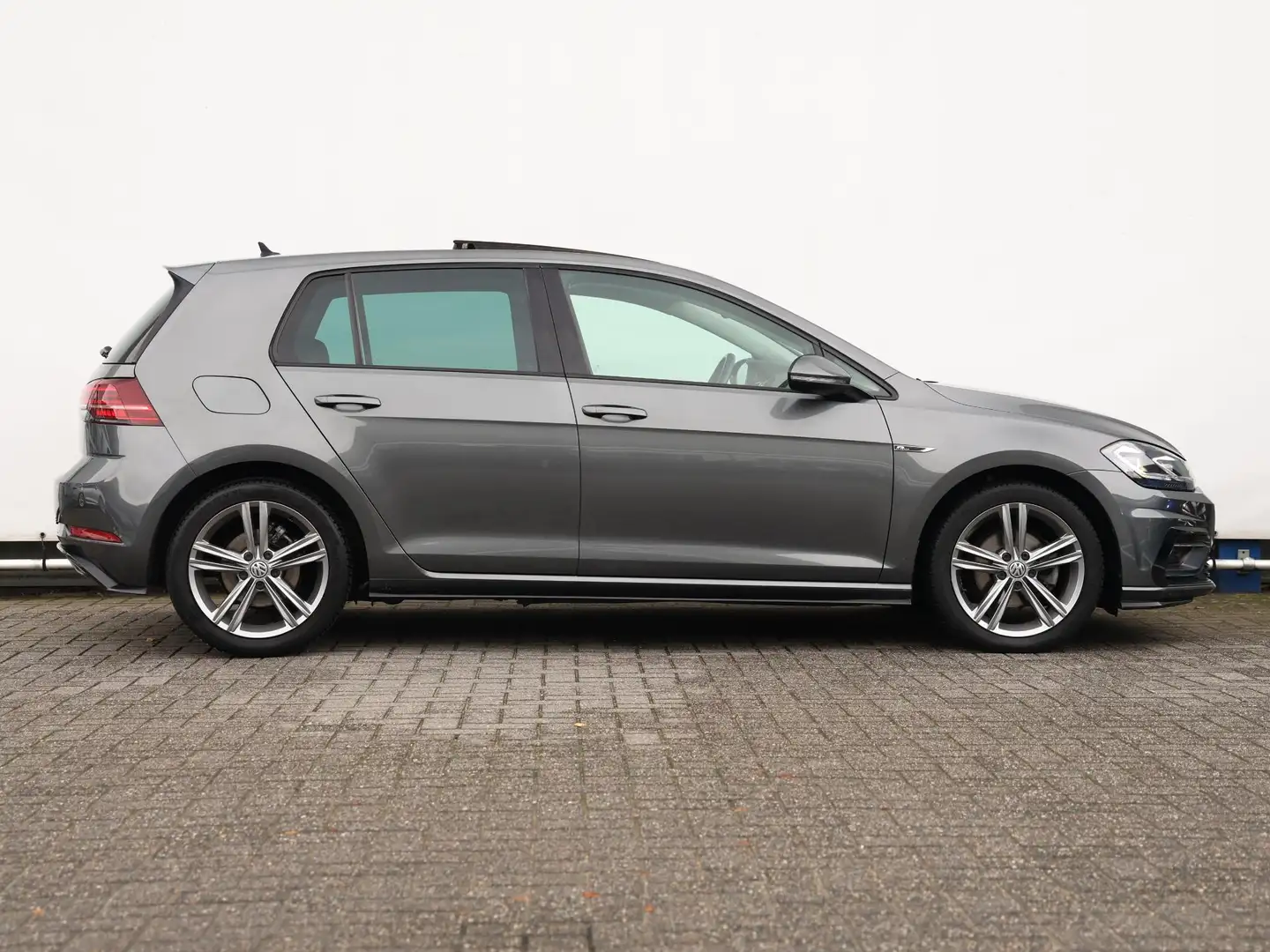 Volkswagen Golf 1.0 TSI Highline 110PK R-Line | Panoramadak | Digi Gris - 2