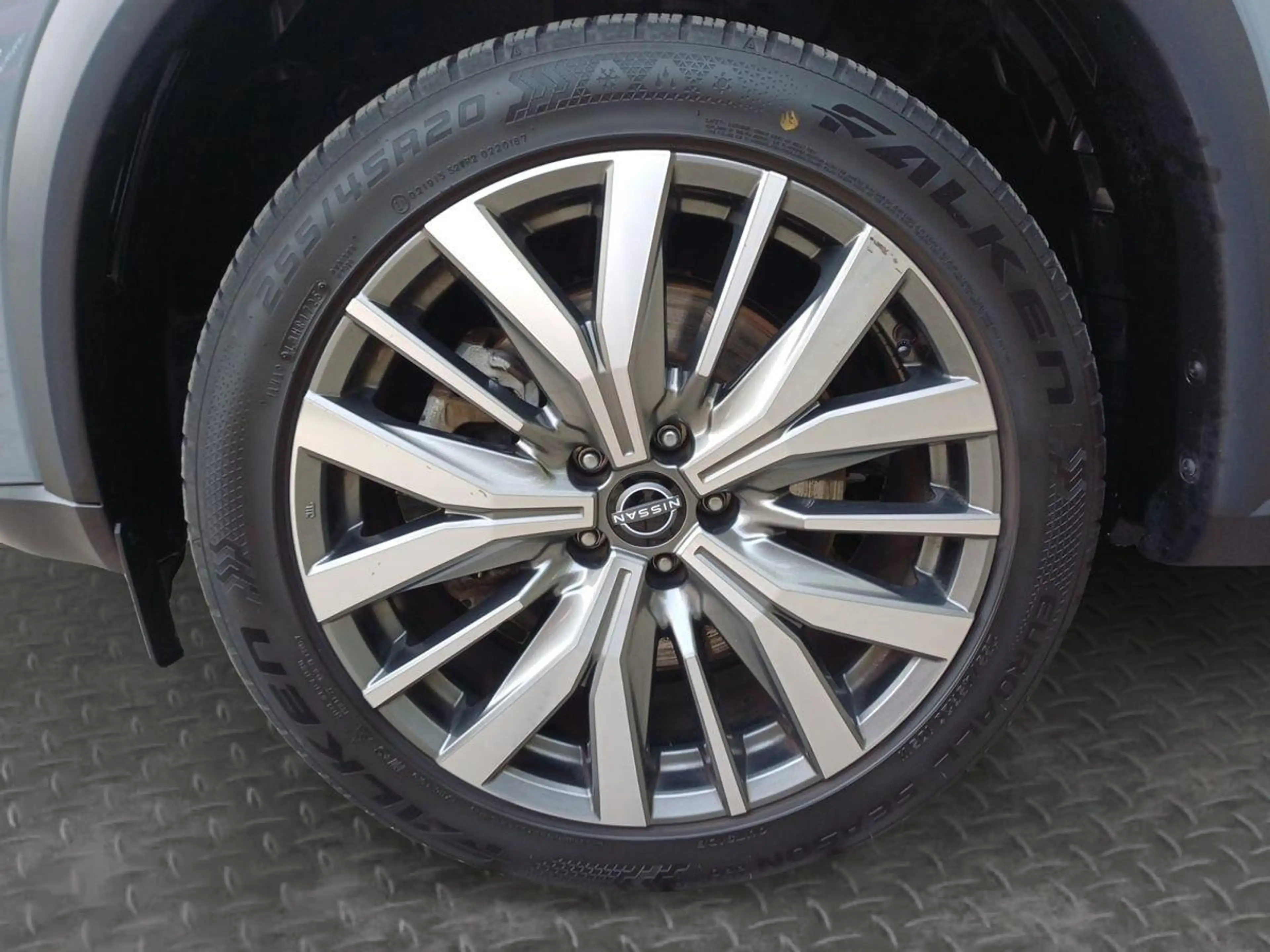 Nissan X-Trail 1.5 VC-T e-4ORCE 213 PS 4x4 Tekna+ 5 Sitze 20" — photo 9