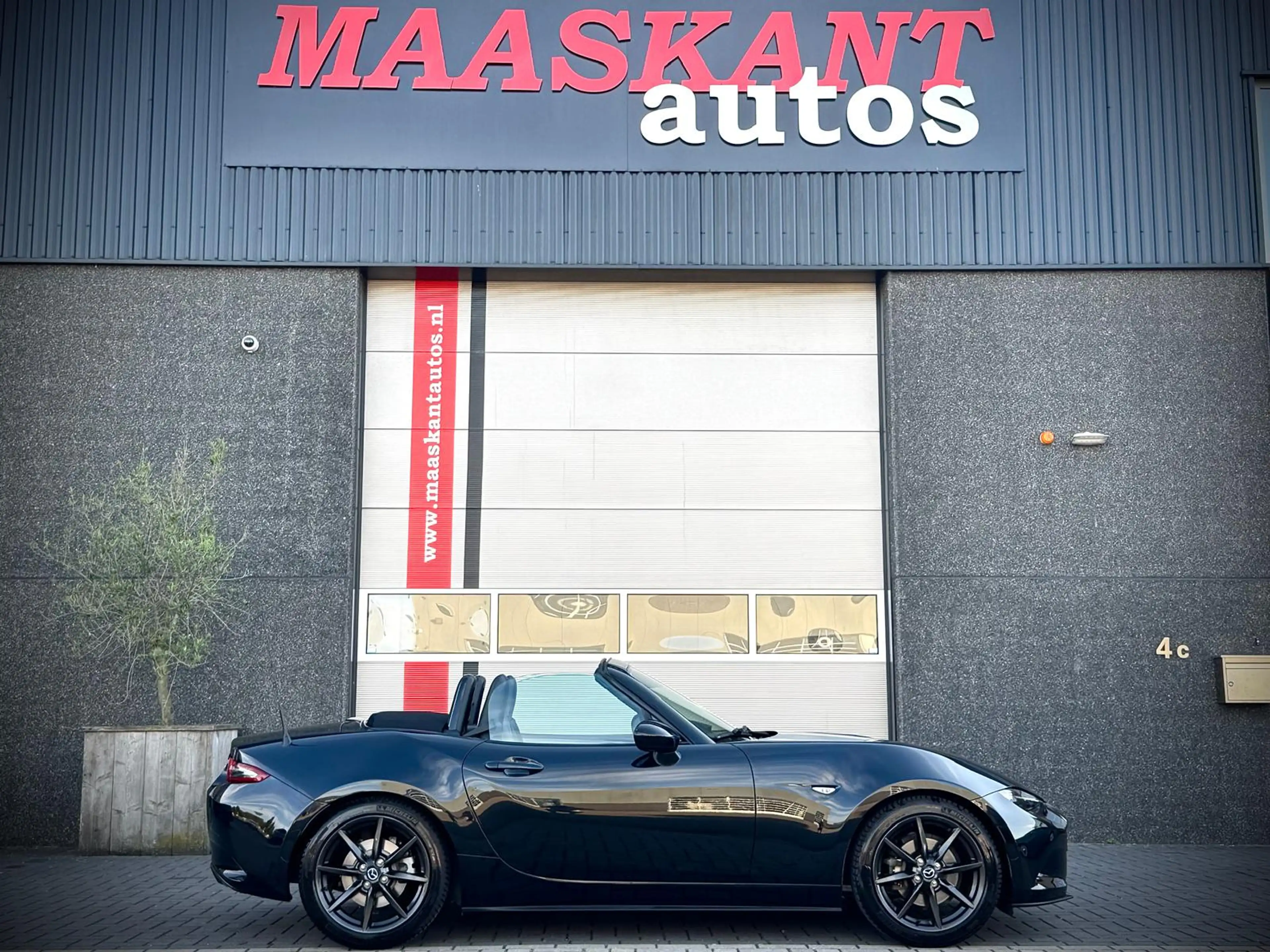 Mazda MX-5 Roadster 2.0 Skyactiv-G 160 GT / Alcantara seats /