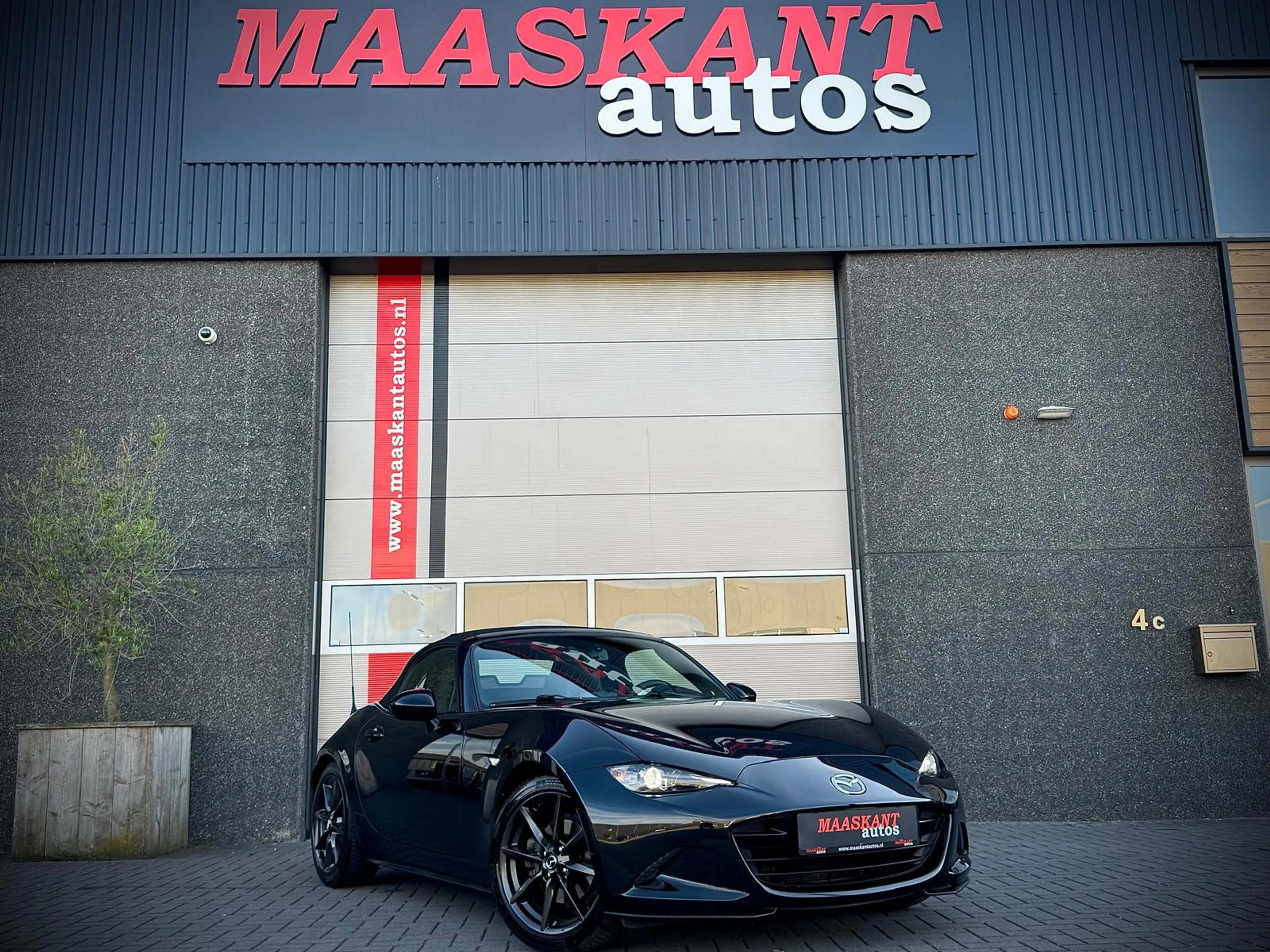 Mazda MX-5 Roadster 2.0 Skyactiv-G 160 GT / Alcantara seats / — photo 14