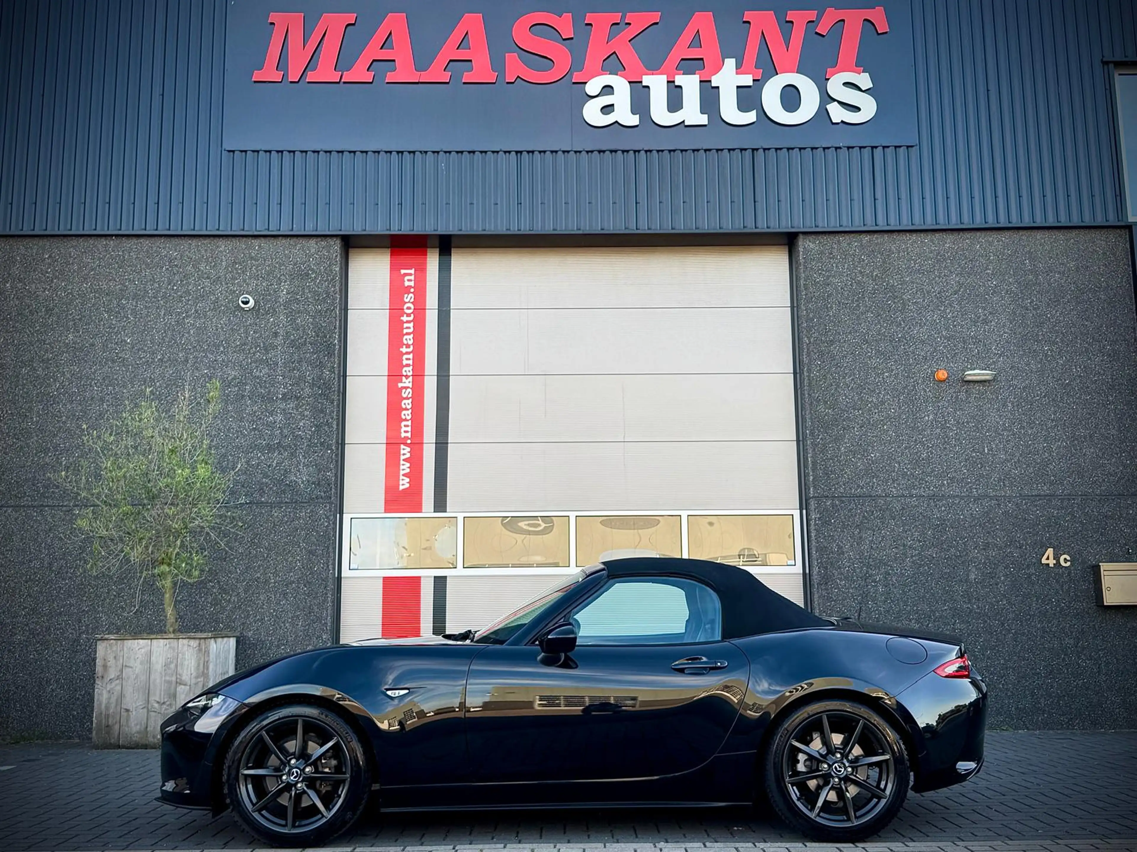 Mazda MX-5 Roadster 2.0 Skyactiv-G 160 GT / Alcantara seats / — photo 8