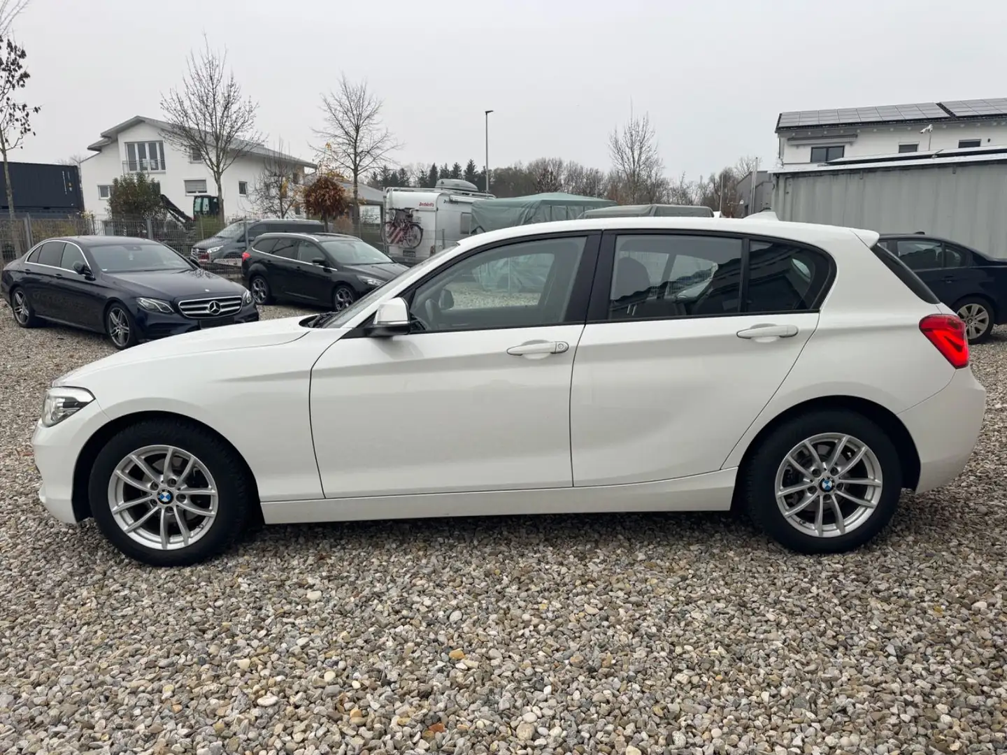 BMW 118 i Aut Advantage AHK LED PDC SHZ HU09/27 5-trg Weiß - 2