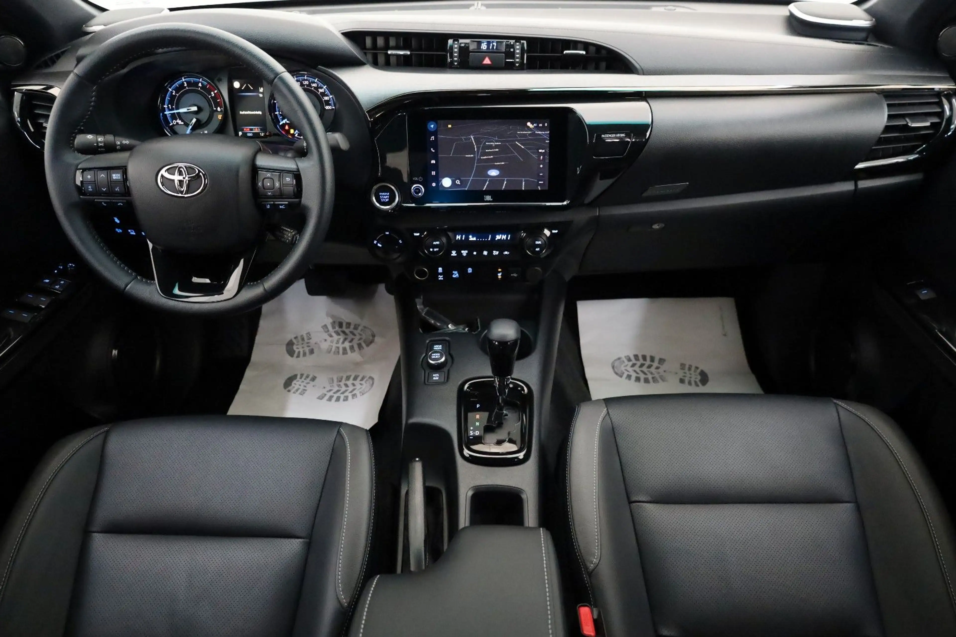 Toyota Hilux Double Cab Invincible 4x4,Navi,Kamera,AHK — photo 5
