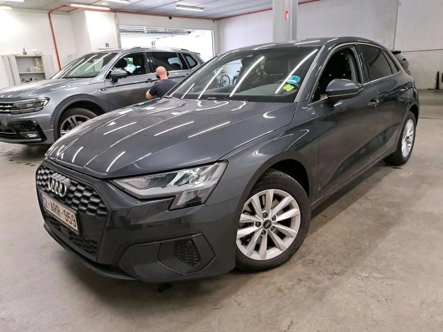Audi A3 30TFSi Sportback Advanced LED-CRUISE-NAVI-VIRTUAL Grijs - 2
