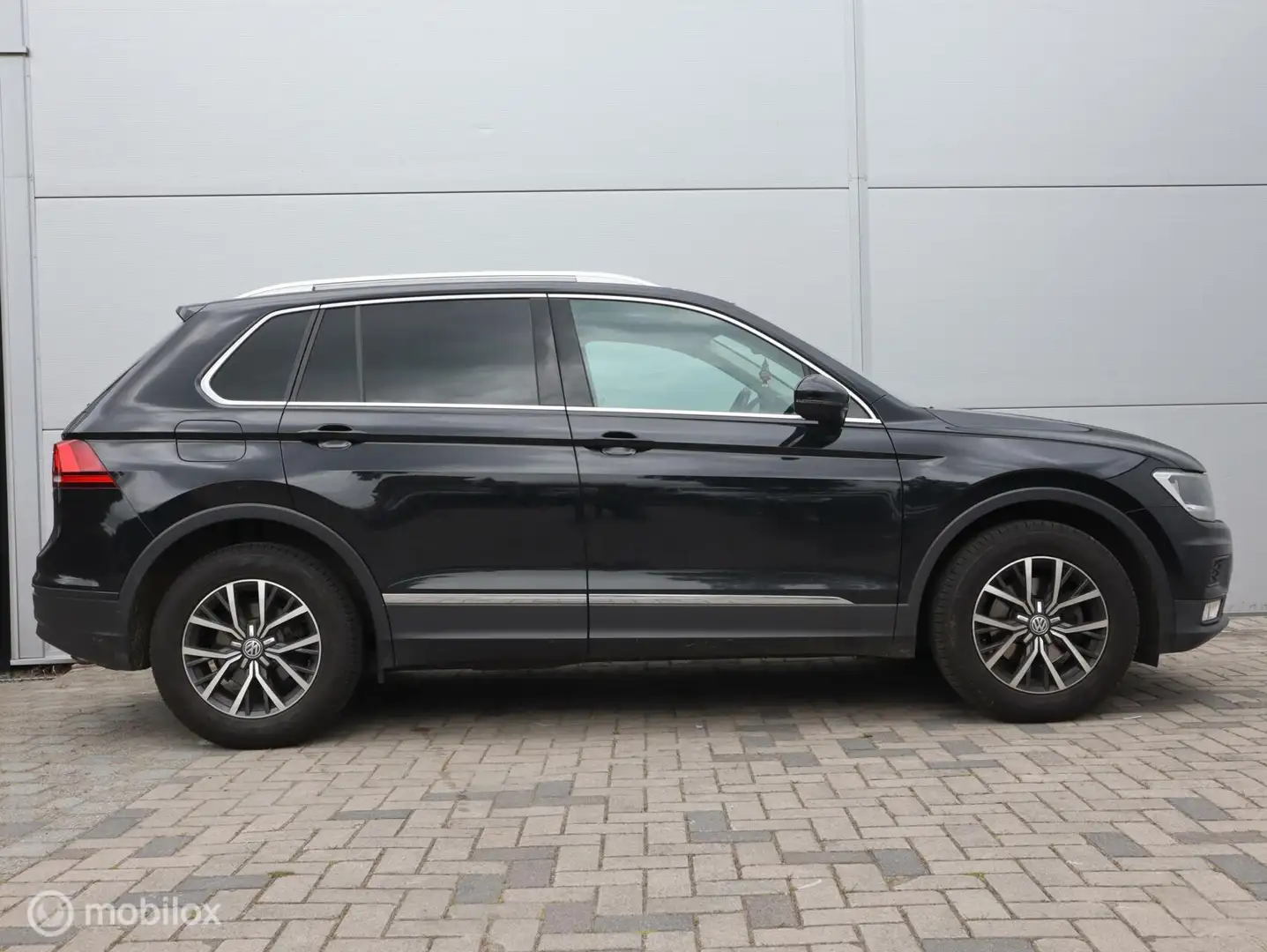 Volkswagen Tiguan 1.4 TSI Comfortline Automaat Trekhaak Camera Zwart - 2