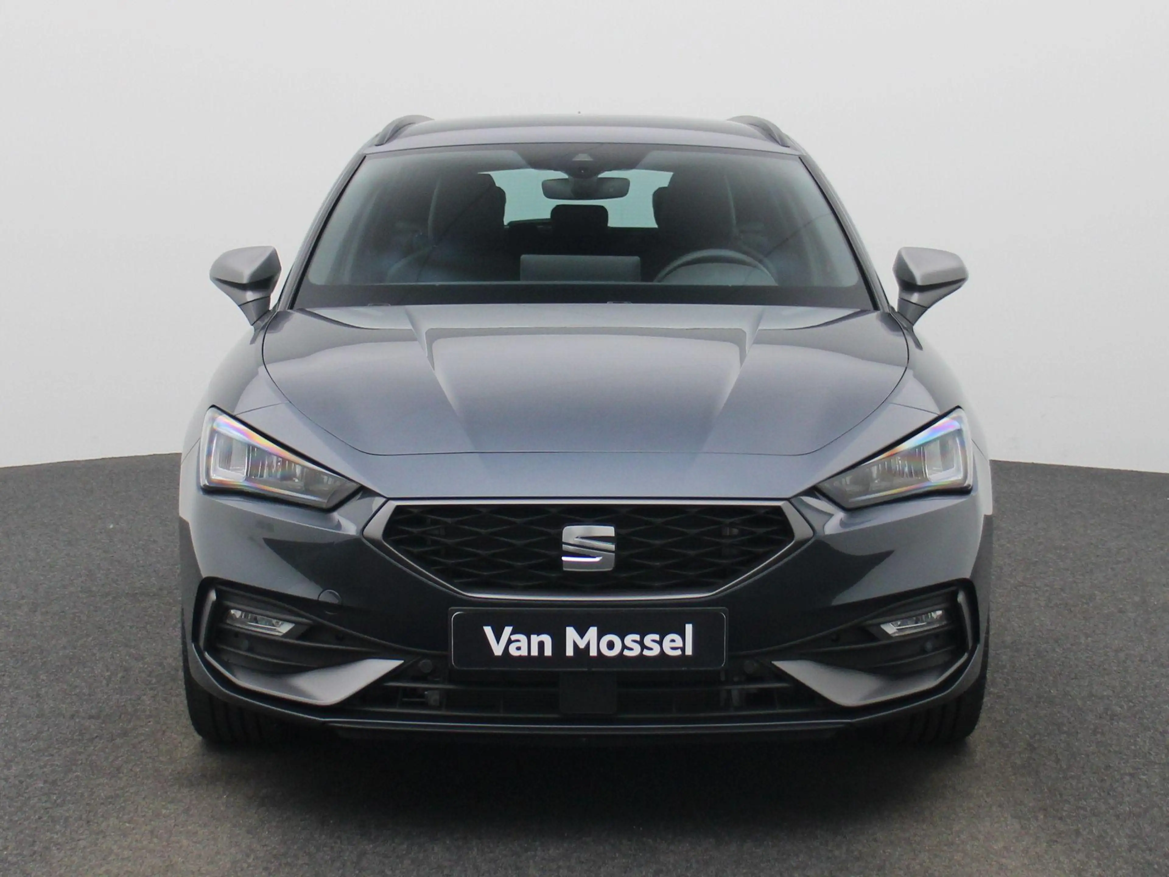 SEAT Leon e-Hybrid Sportstourer 1.5 TSI FR PHEV First Edition 204 PK — photo 3
