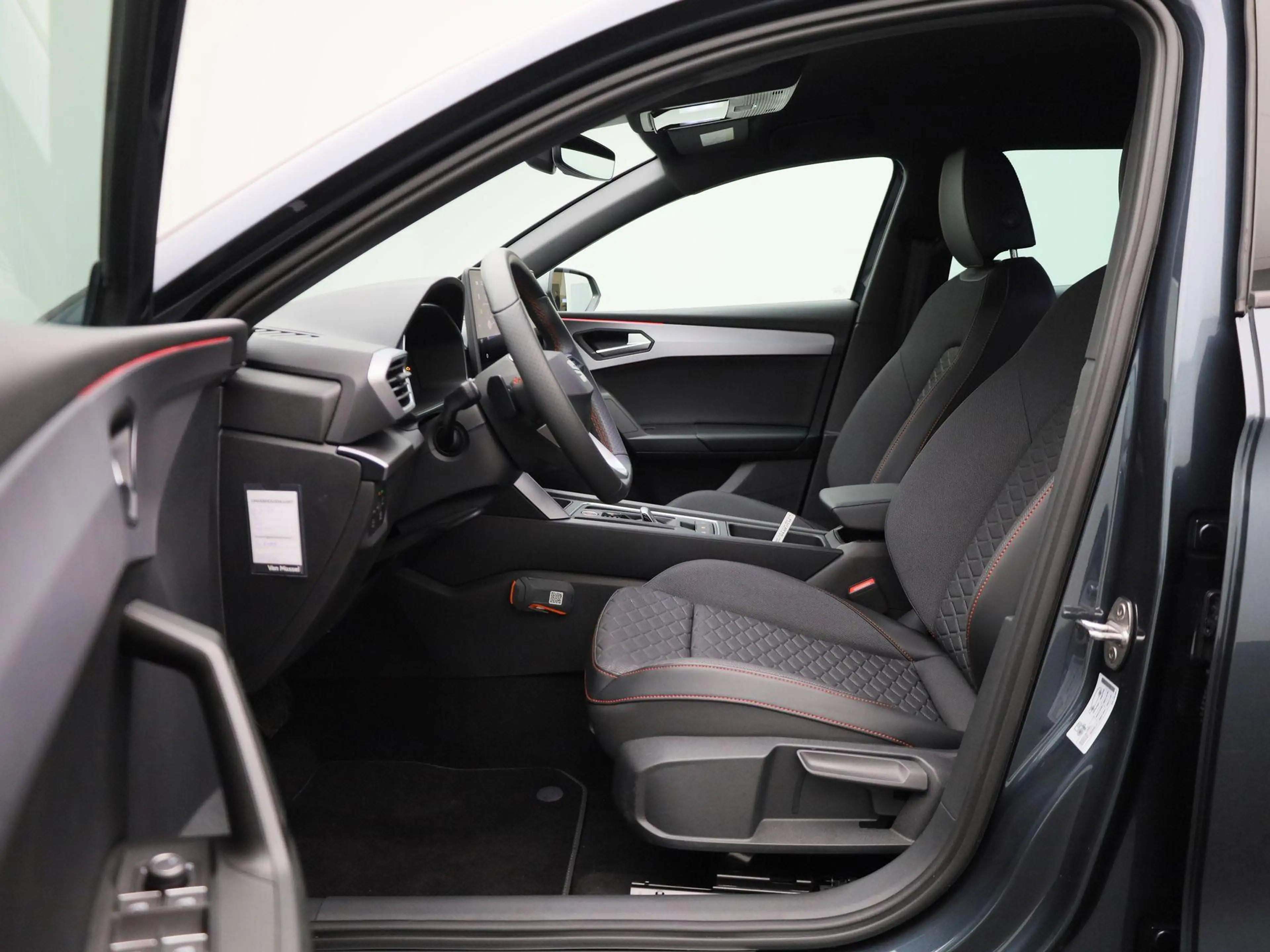 SEAT Leon e-Hybrid Sportstourer 1.5 TSI FR PHEV First Edition 204 PK — photo 10