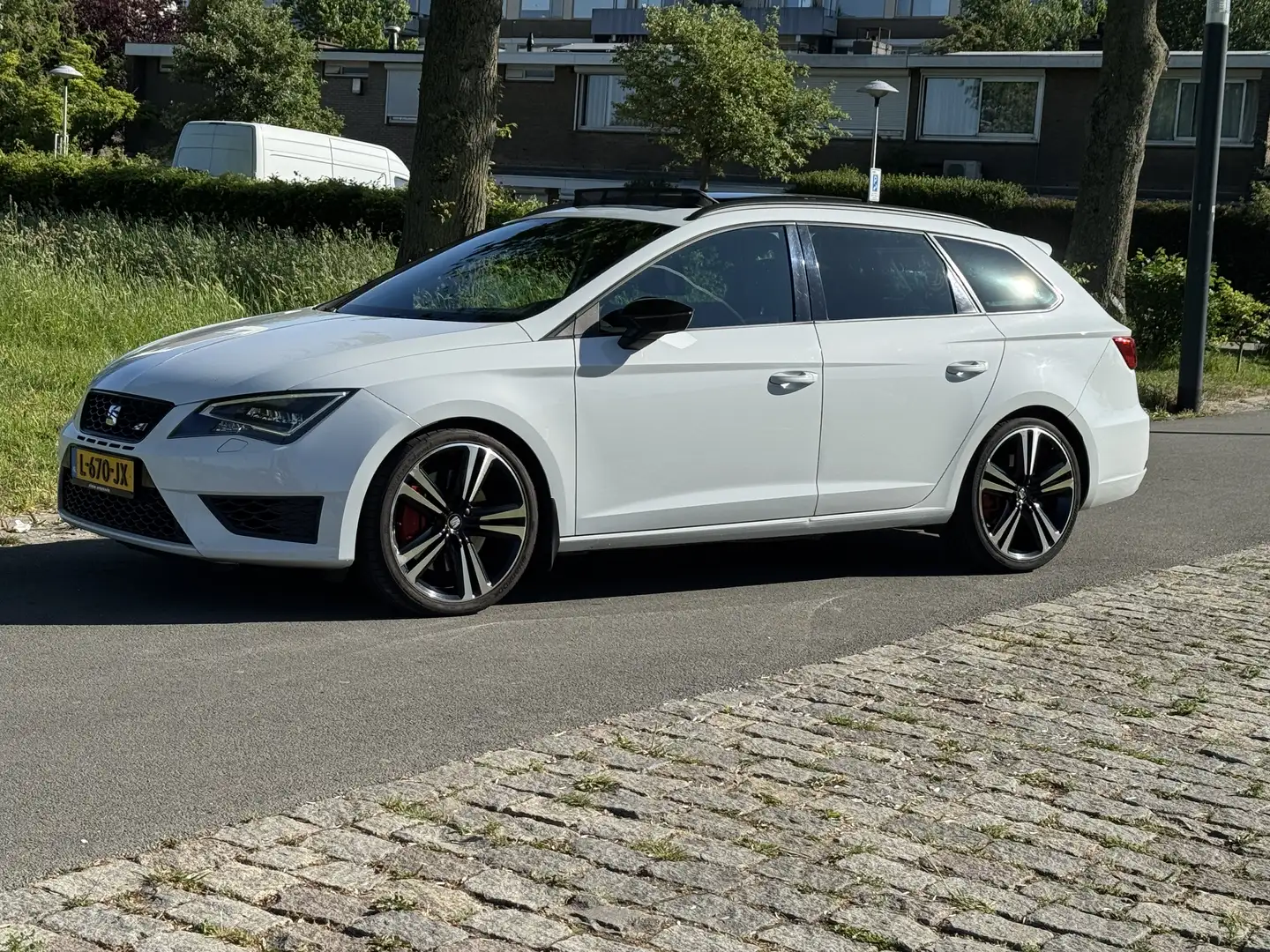 SEAT Leon 2.0 TSI Cupra 280 ST Panodak DSG Wit - 2