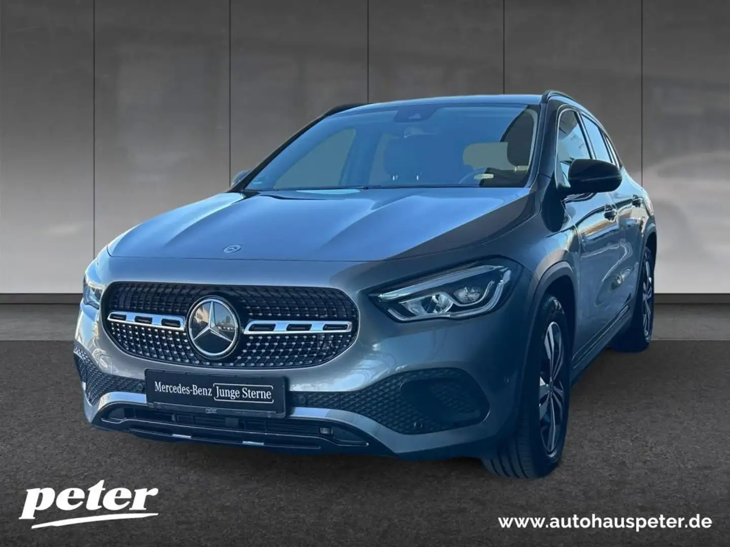 Mercedes-Benz GLA 180 Progressive, Night Paket, LED Gris - 1