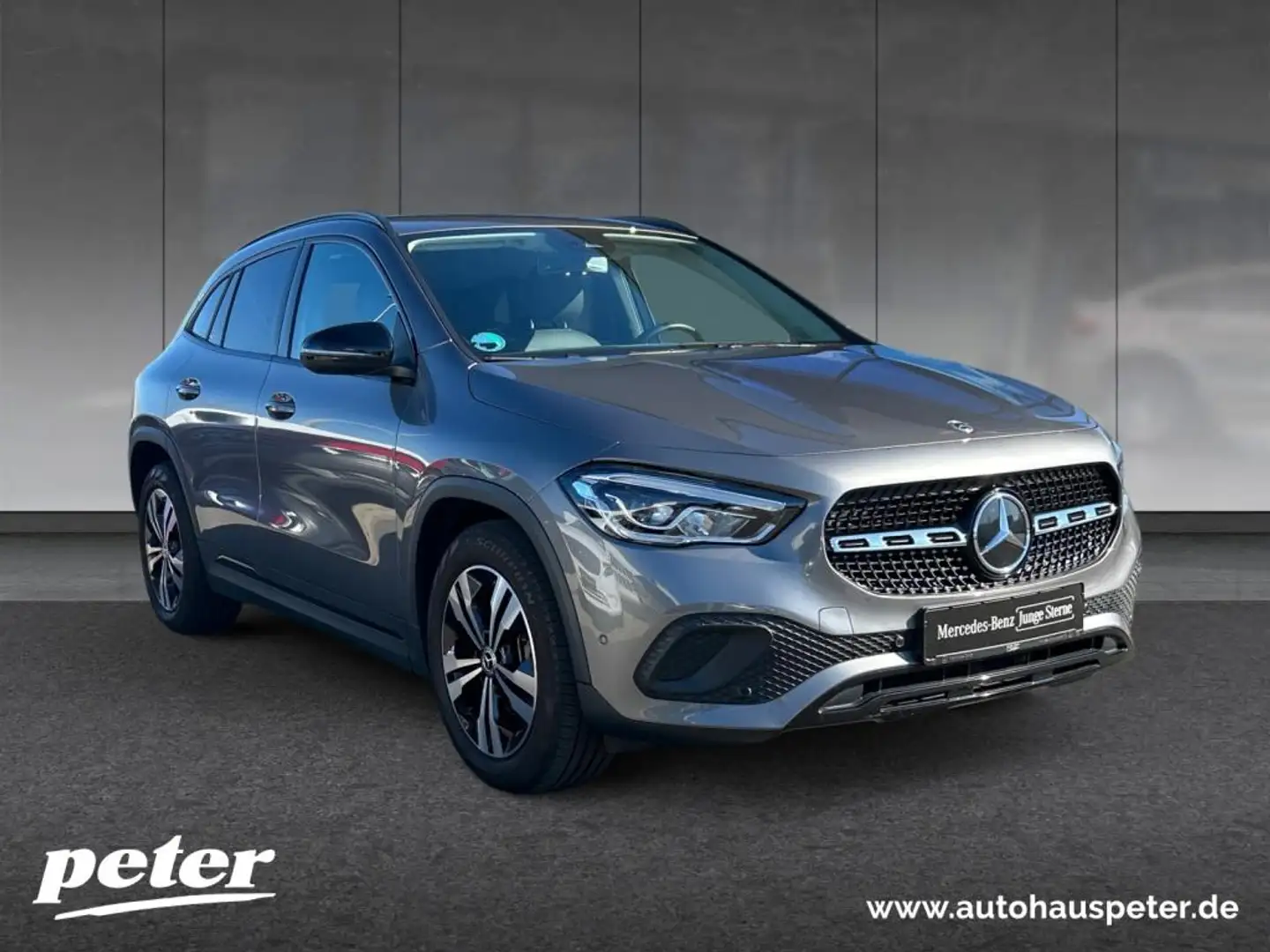 Mercedes-Benz GLA 180 Progressive, Night Paket, LED Gris - 2
