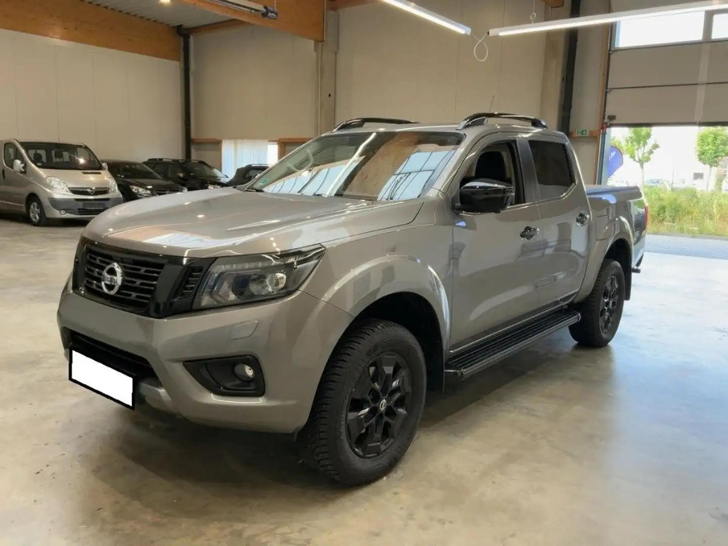 Nissan Navara 2.3 dCi 190 CV 7AT 4WD Double Cab N-Guard Szary - 1