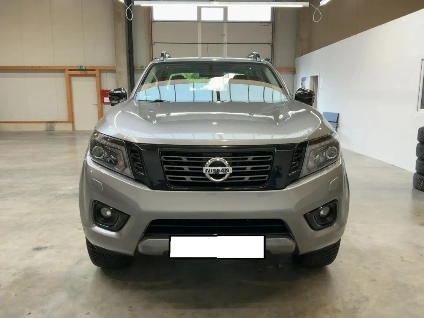 Nissan Navara 2.3 dCi 190 CV 7AT 4WD Double Cab N-Guard Szary - 2