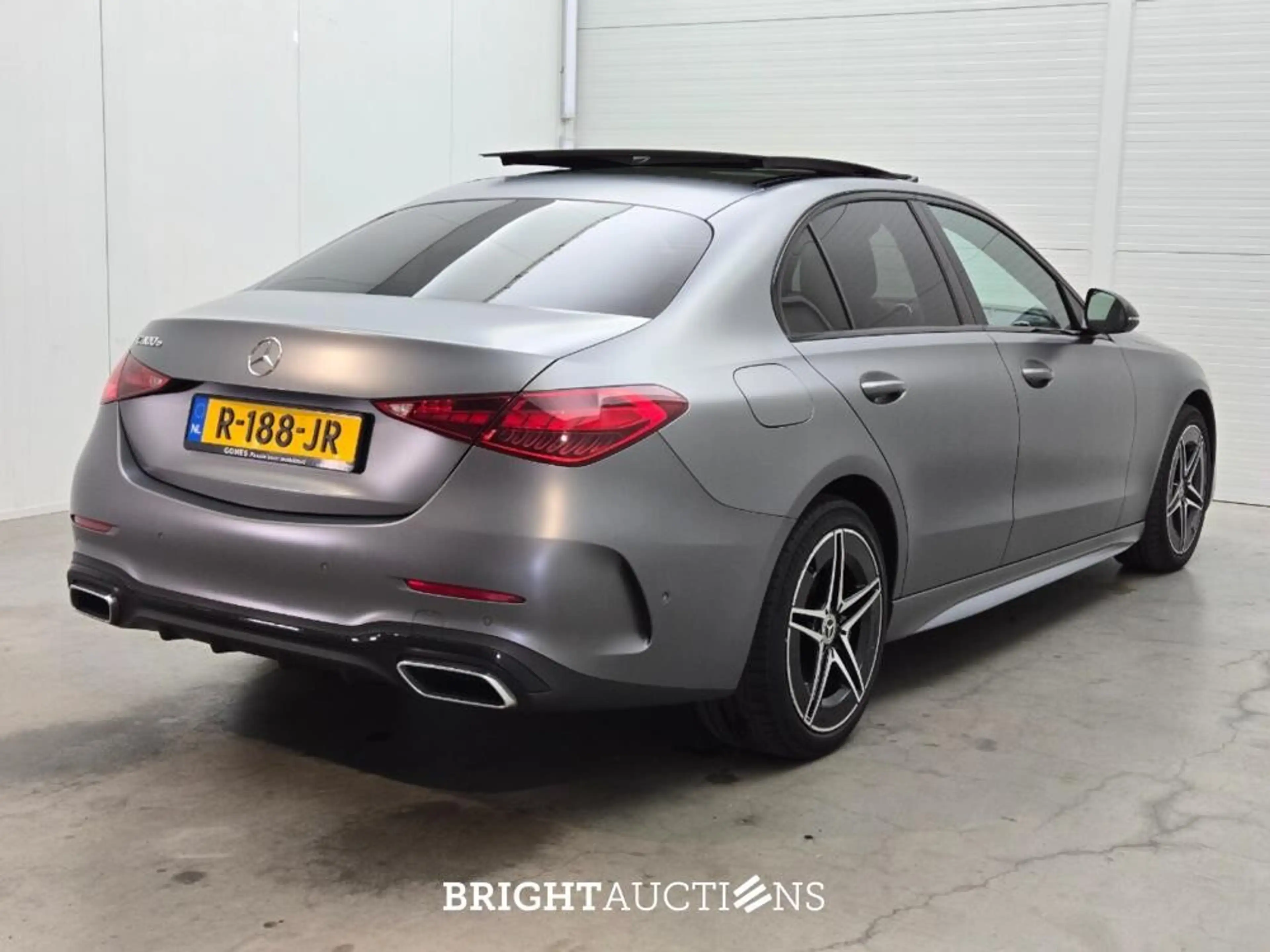 Mercedes-Benz C 300 e AMG Line — photo 4