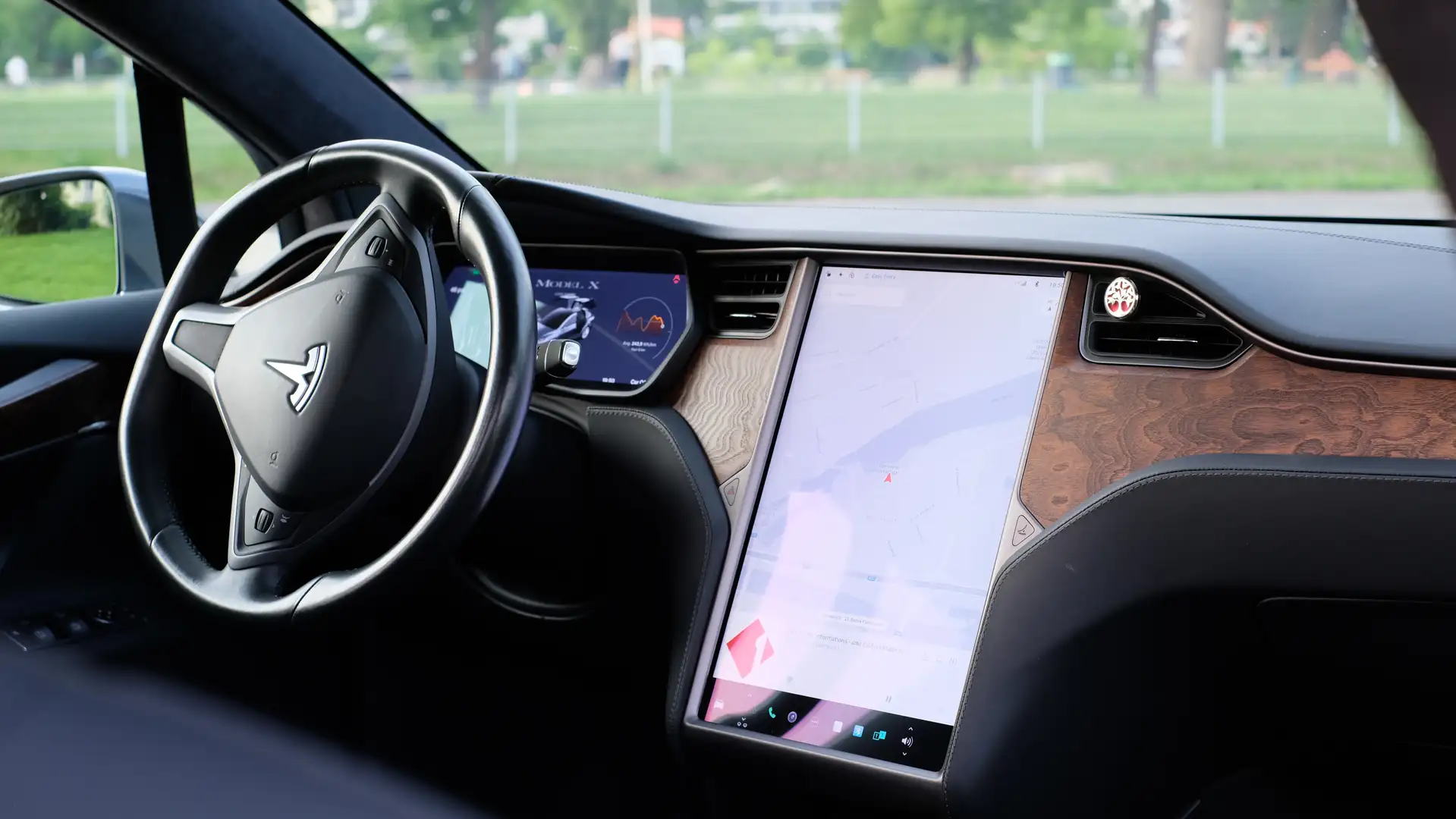 Tesla Model X Maximale Reichweite, 8-Fach, AHK, Vollausstattung Grau - 2