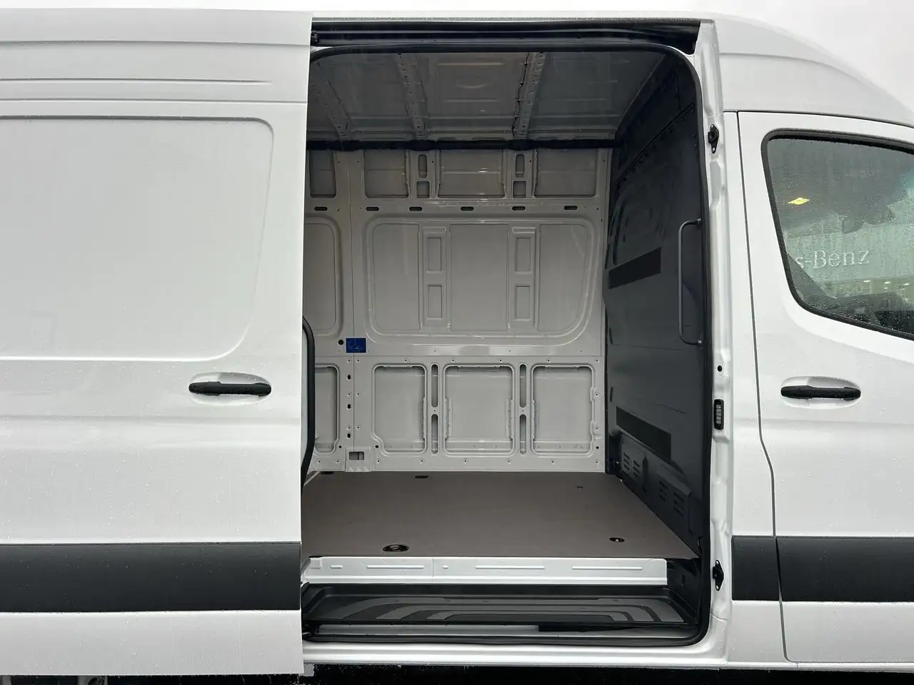 Mercedes-Benz Sprinter снимка Mercedes-Benz Sprinter