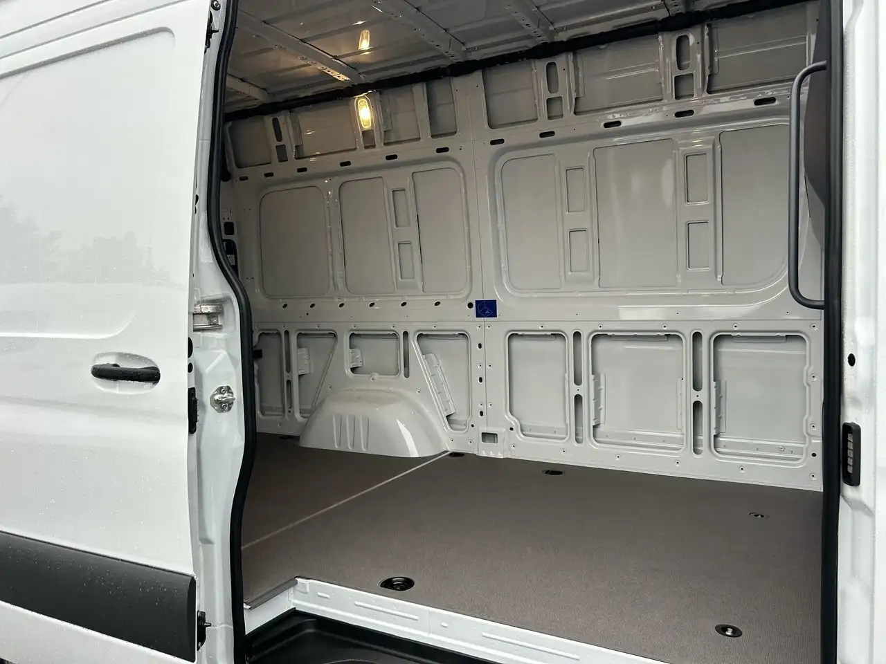 Mercedes-Benz Sprinter снимка Mercedes-Benz Sprinter