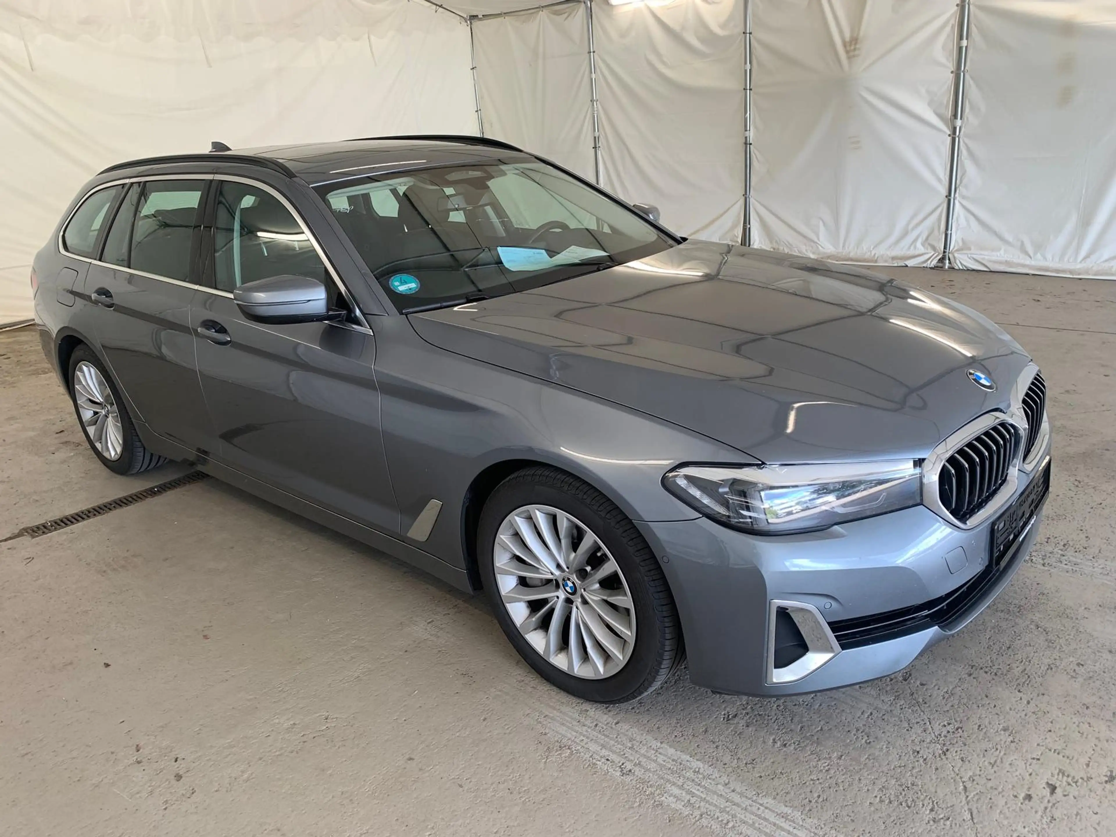 BMW 530 d Luxury DRIVING-PROF/PANORAMA/AHK — photo 2