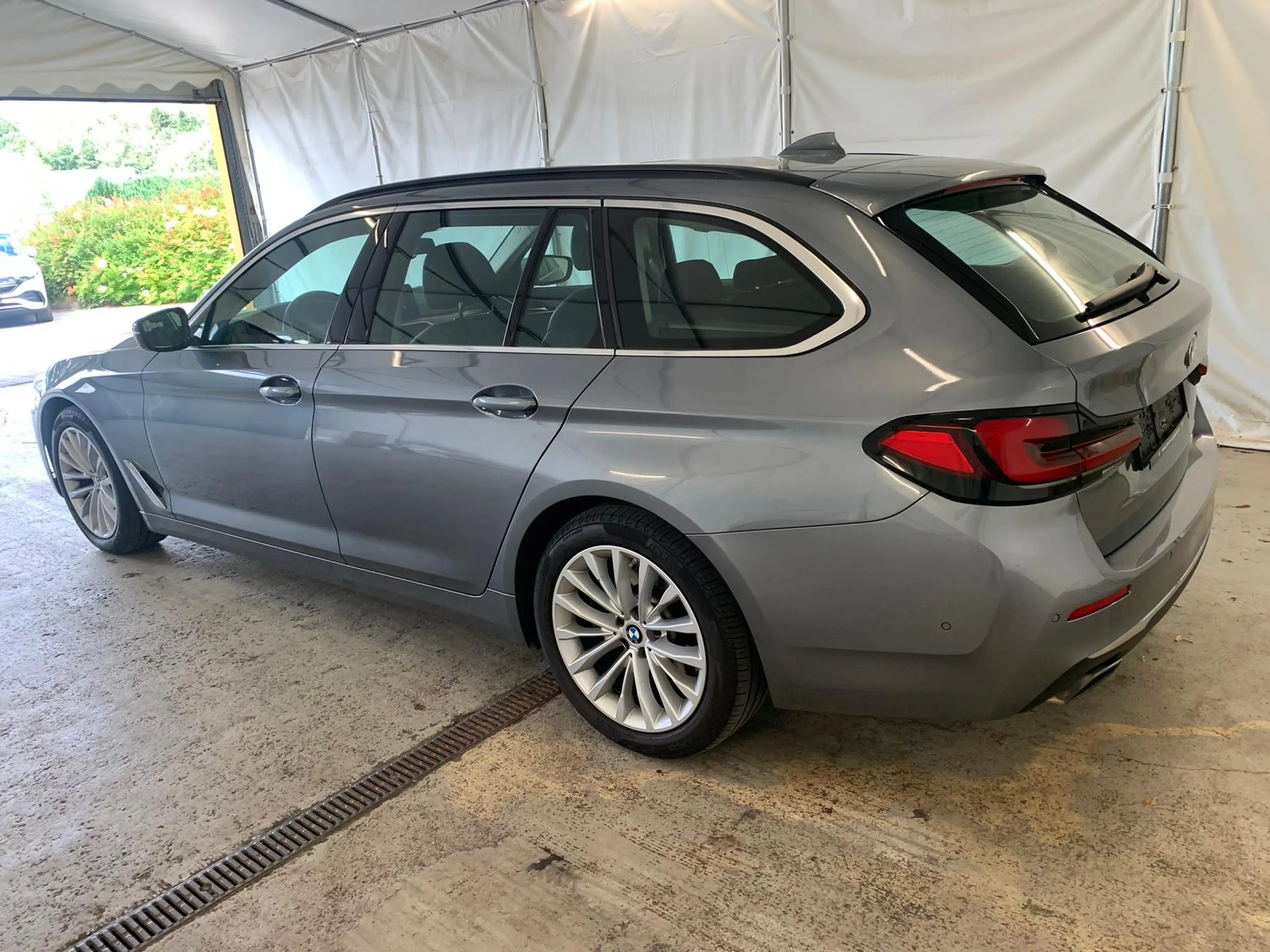 BMW 530 d Luxury DRIVING-PROF/PANORAMA/AHK — photo 9