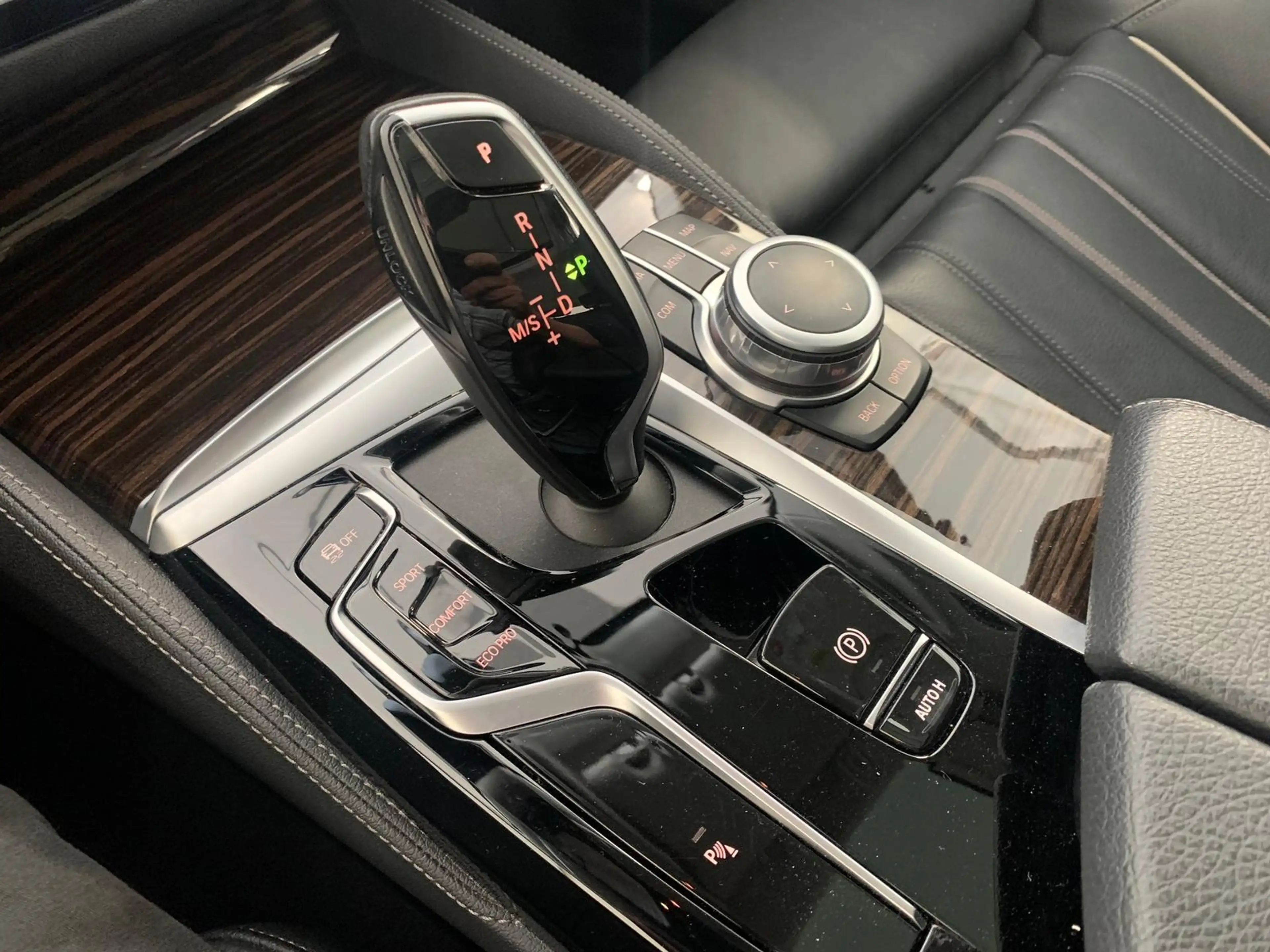 BMW 530 d Luxury DRIVING-PROF/PANORAMA/AHK — photo 14