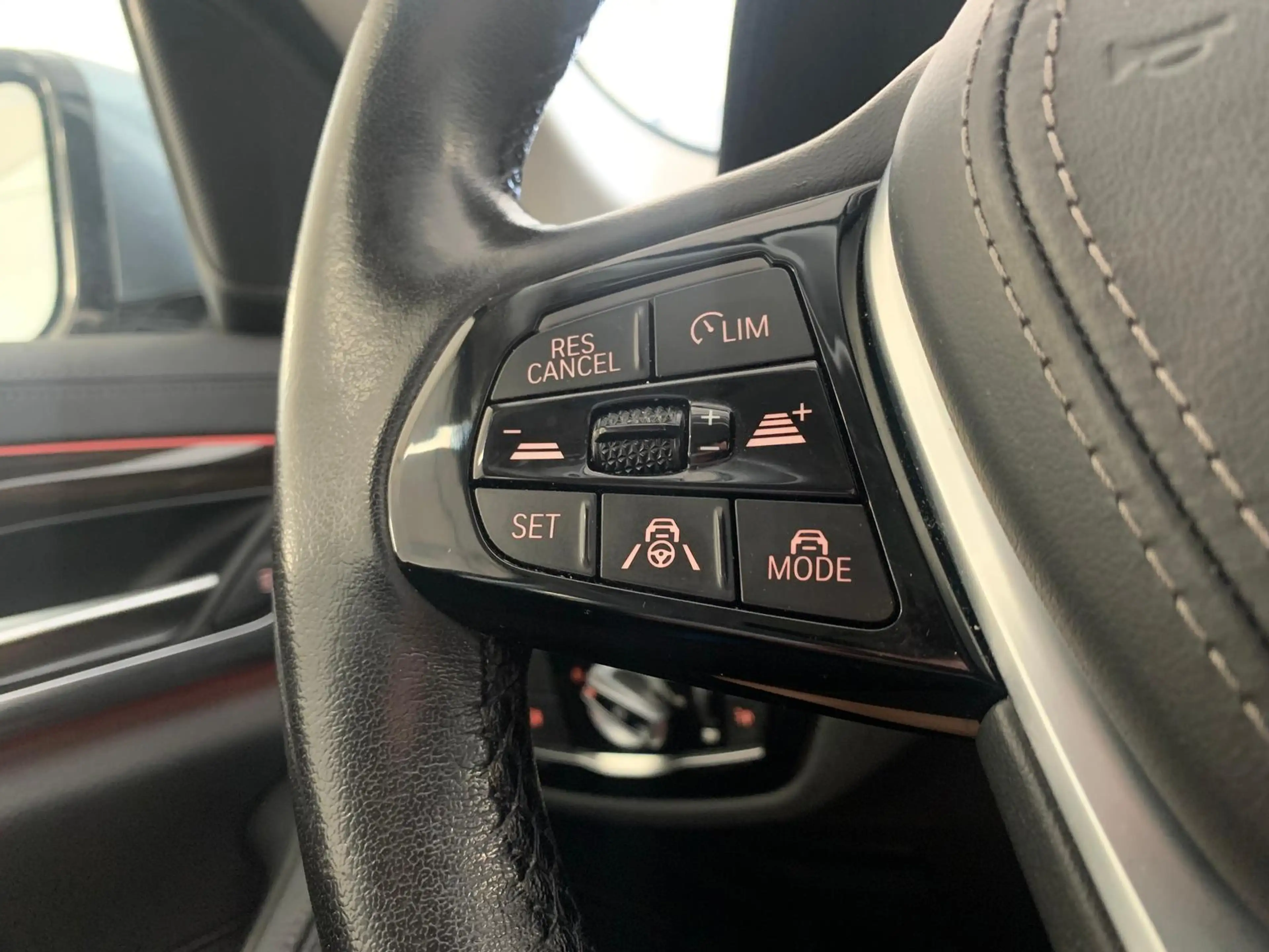 BMW 530 d Luxury DRIVING-PROF/PANORAMA/AHK — photo 13