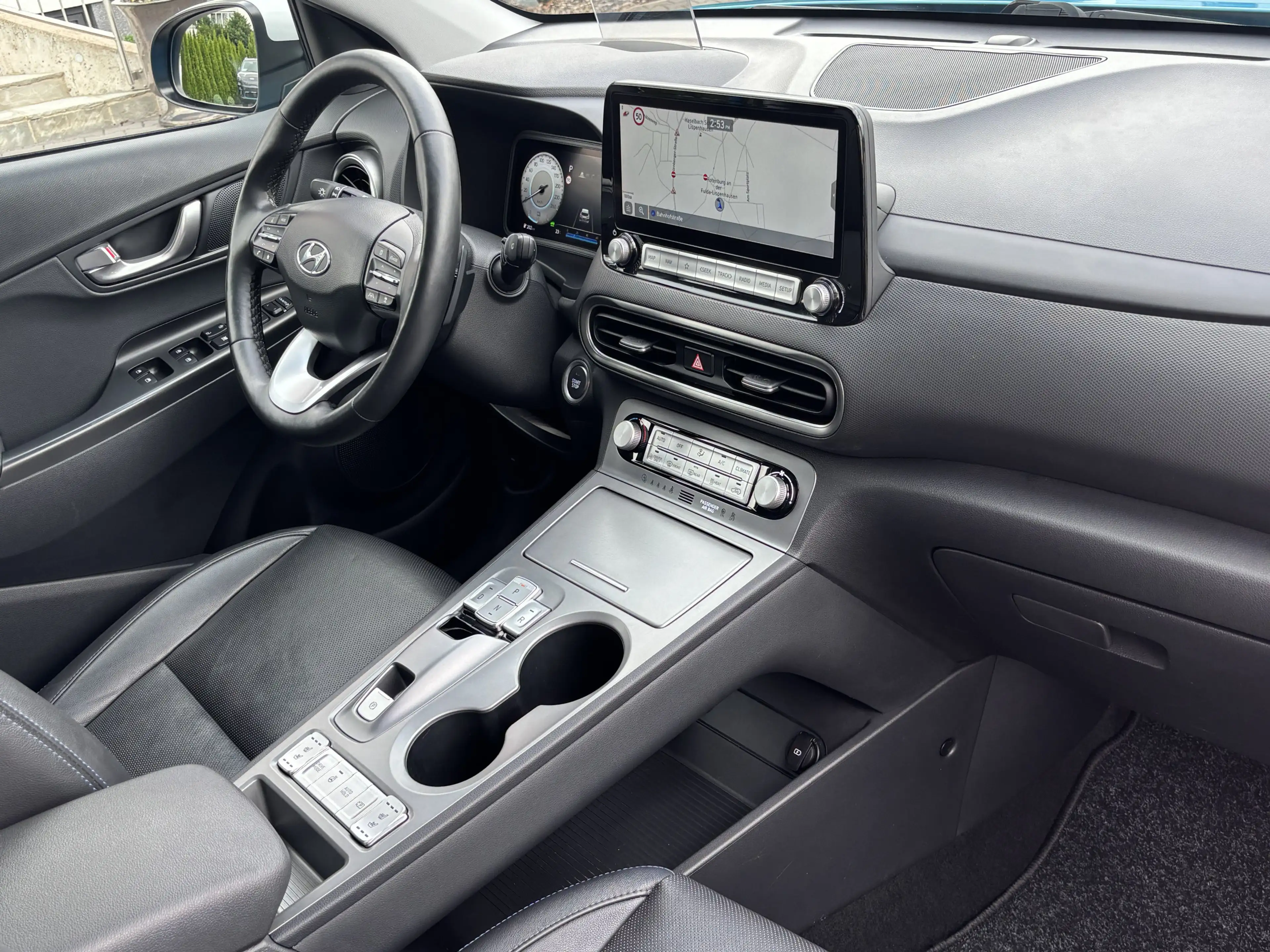 Hyundai KONA Prime LED HUD NAV LEDER 4xSHZ 64KWh — photo 9