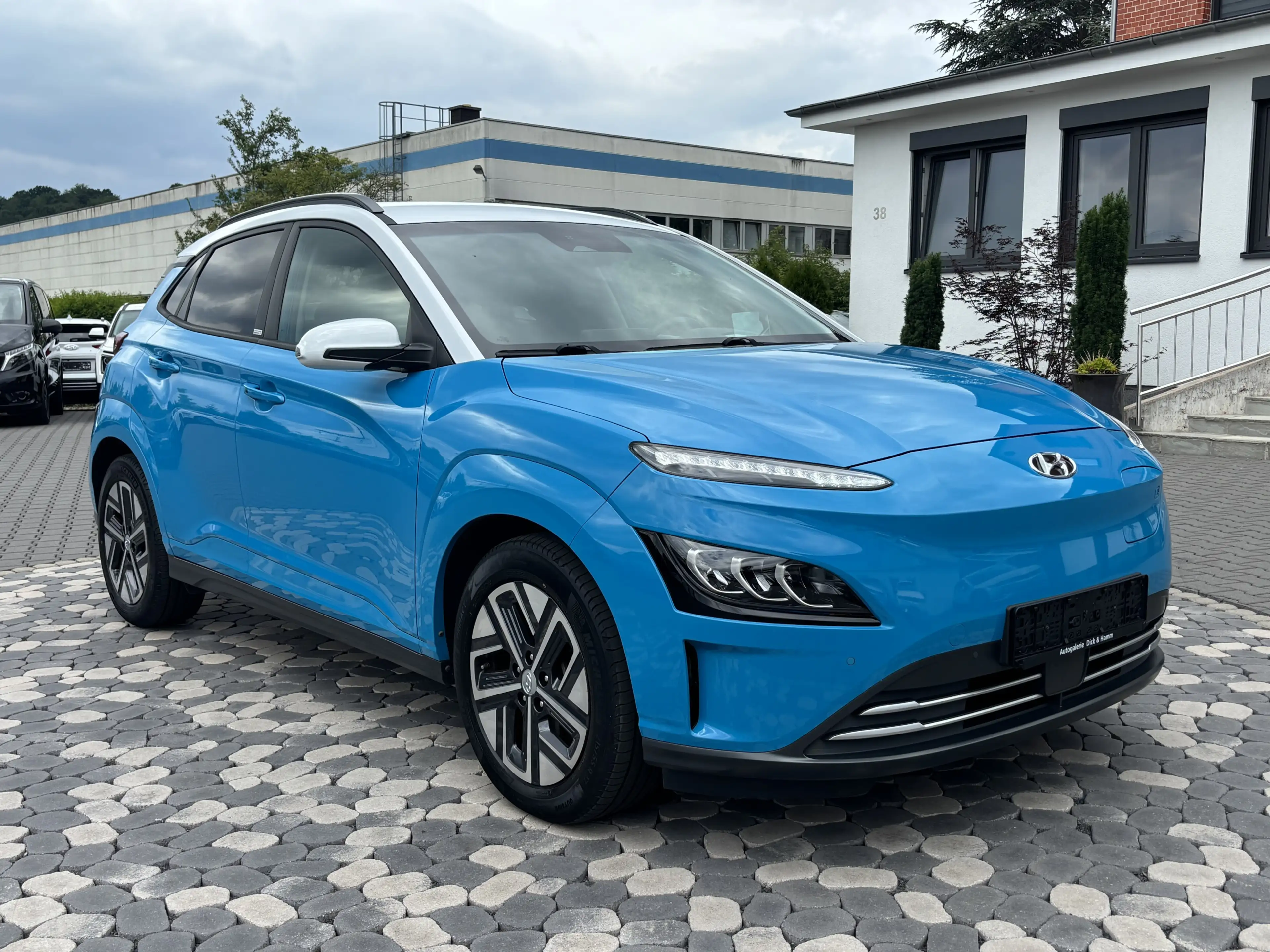 Hyundai KONA Prime LED HUD NAV LEDER 4xSHZ 64KWh — photo 2