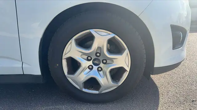 Ford C-Max view 17