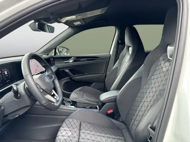 Volkswagen Tiguan view 12
