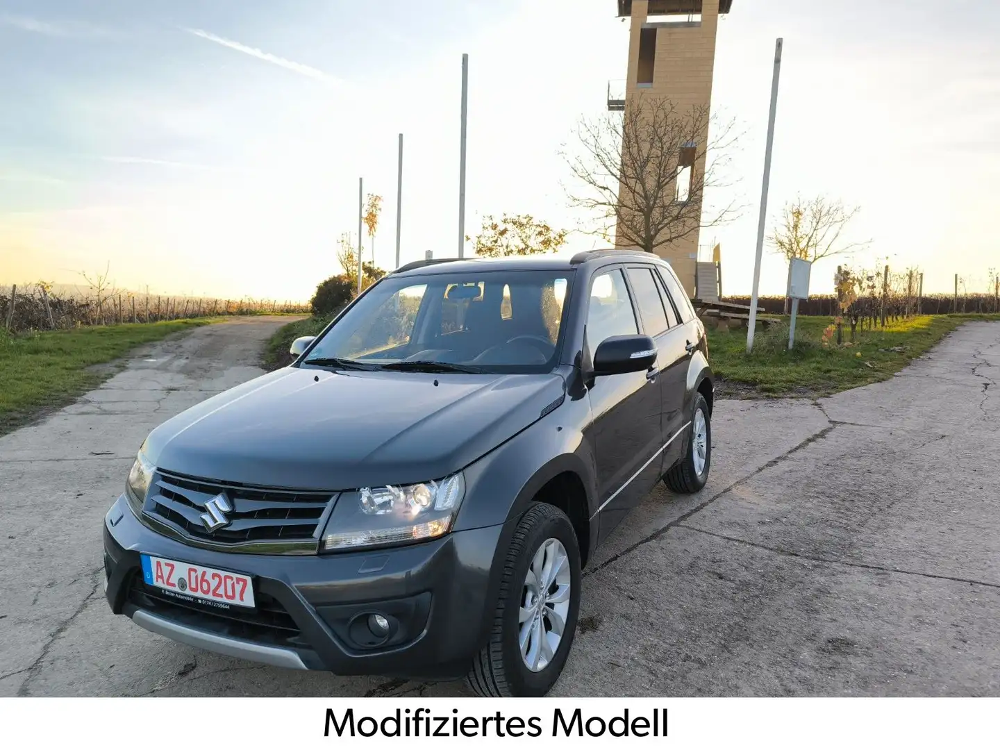 Suzuki Grand Vitara 2.4 Comfort 81 tkm modifiziert Grau - 2