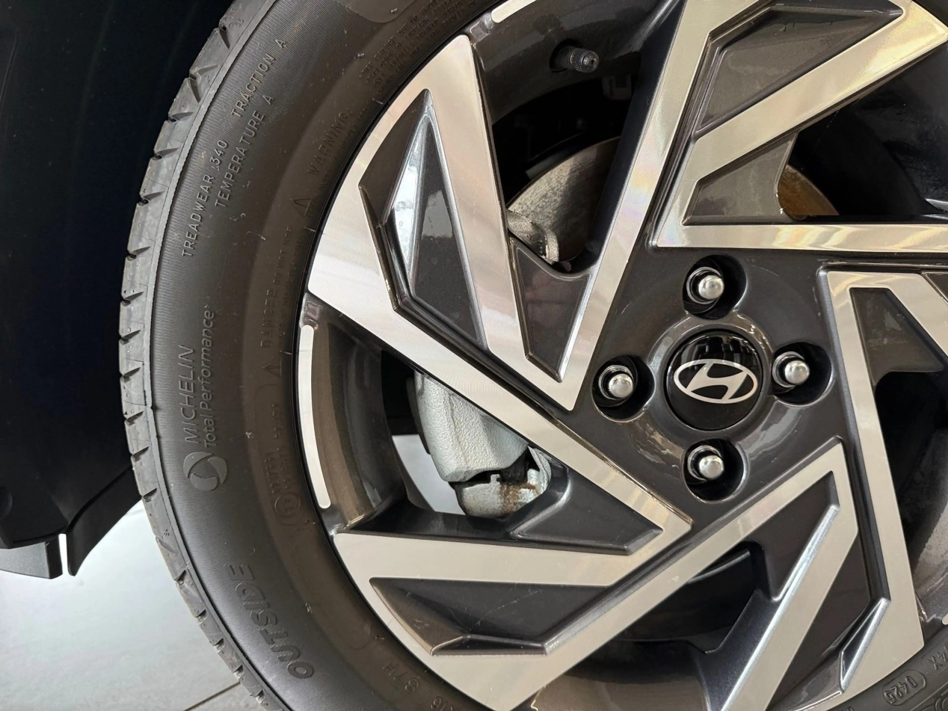 Hyundai BAYON 1.0 T-GDI 7-DCT Trend Navi LED Kamera — photo 11