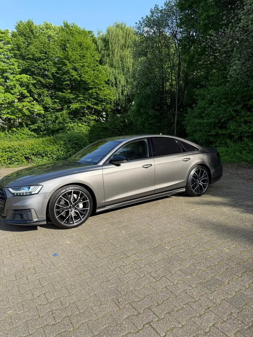 Audi A8 55 TFSI quattro Šedá - 2