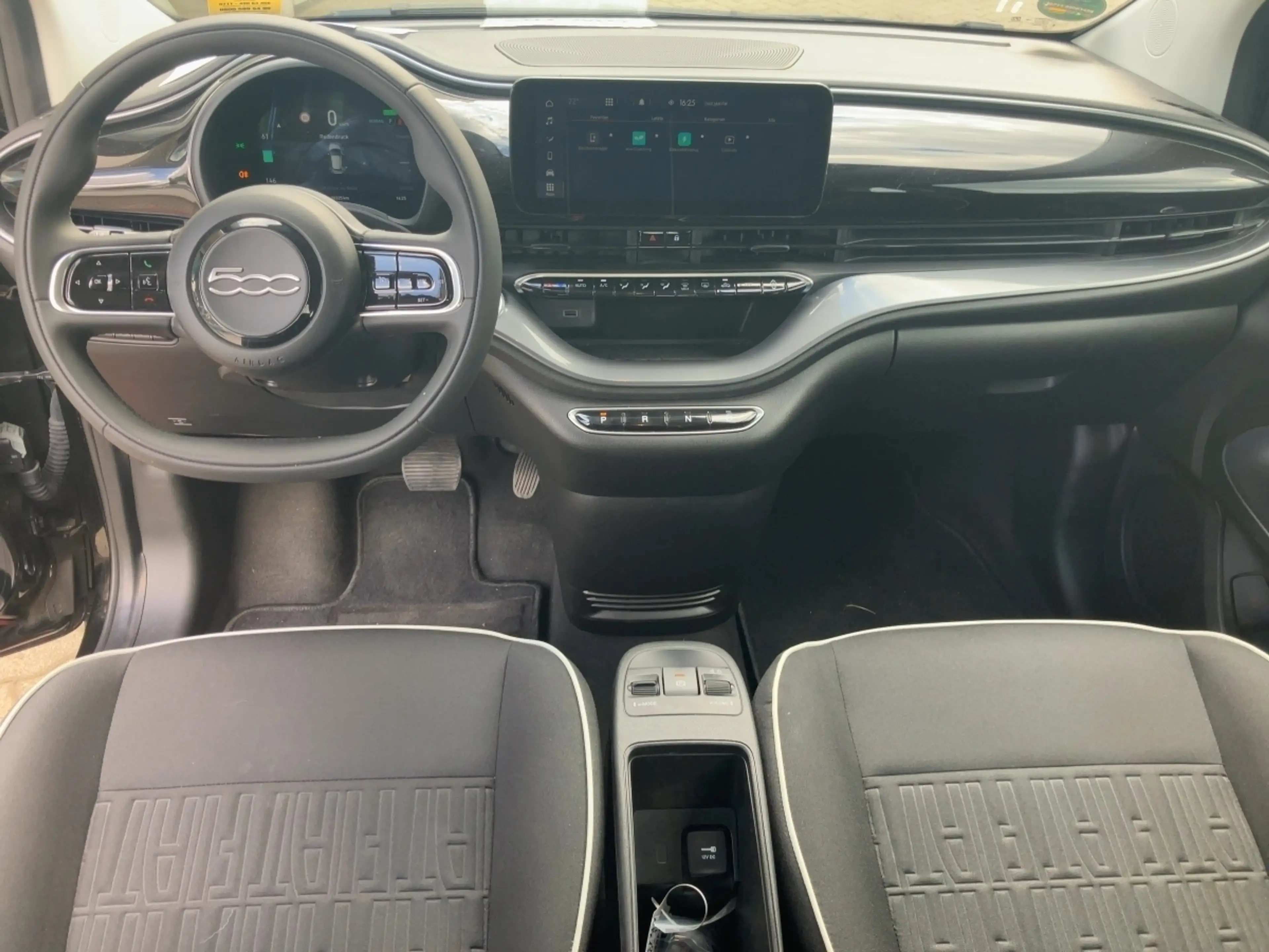 Fiat 500e Base 42 kWh Klimaautomatik*Carpaly*Touch — photo 12