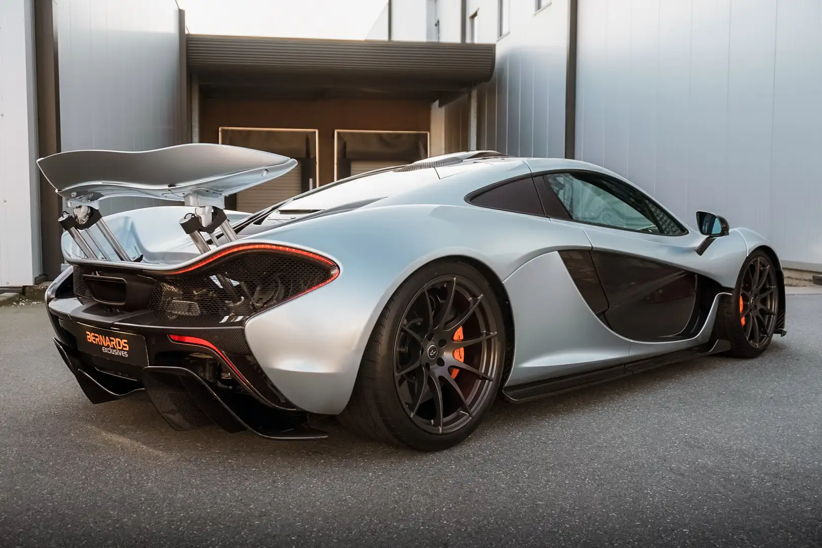 McLaren P1 3.8 V8 - MSO Mercury Silver - 1 of 375 Grijs - 2