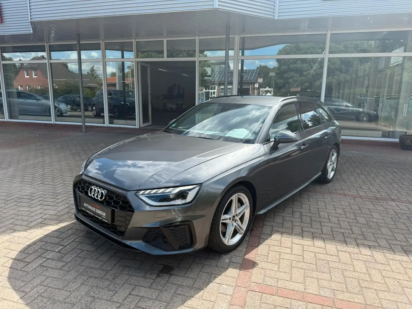 Audi A4 Avant 40 TDI S line *VIRTUAL*1.HAND Grau - 2