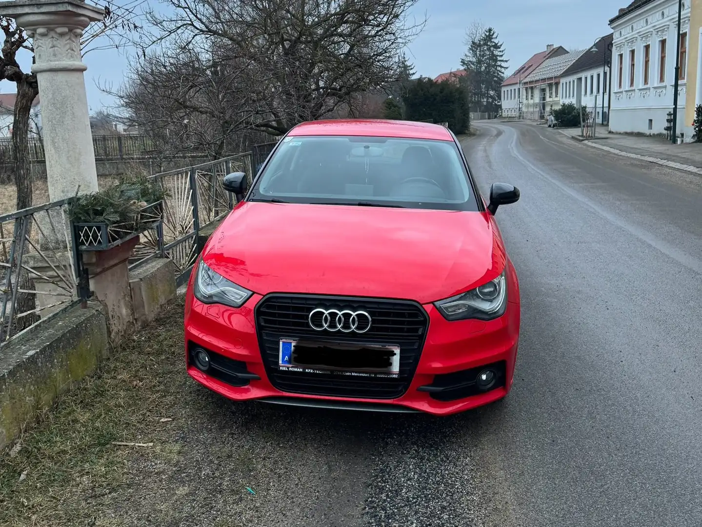 Audi A1 A1 1,6 TDI Ambition Ambition Rot - 2