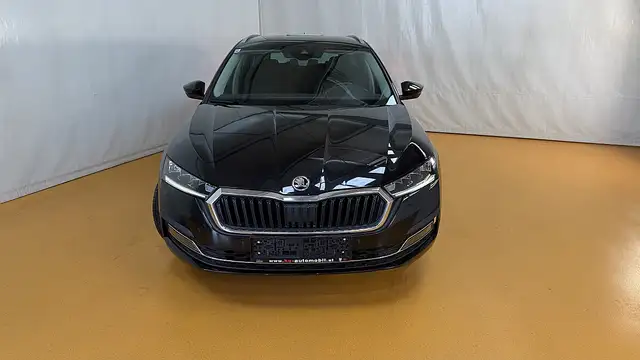 Skoda Octavia view 3