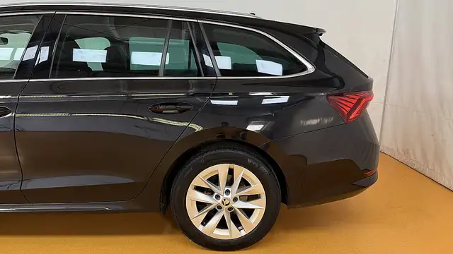 Skoda Octavia view 5
