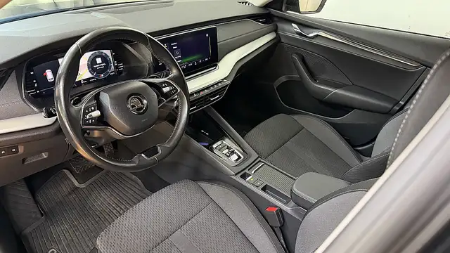 Skoda Octavia view 4
