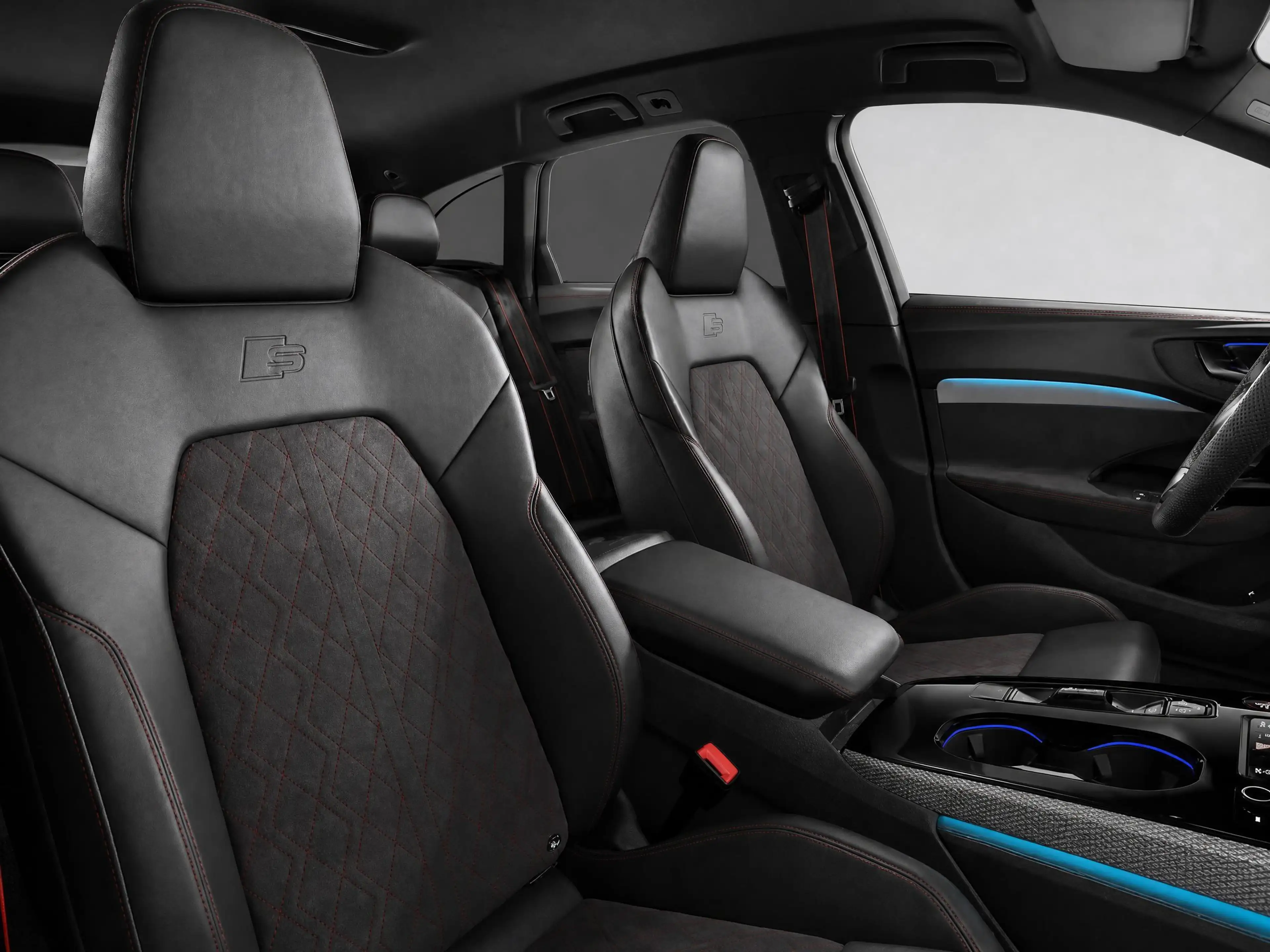 Audi A5 e-hybrid quattro S edition 299 PK · Tech plus · MM — photo 4