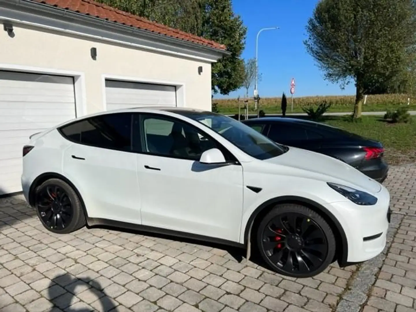 Tesla Model Y Performance AWD Dt. Modell SOFORT Weiß - 2