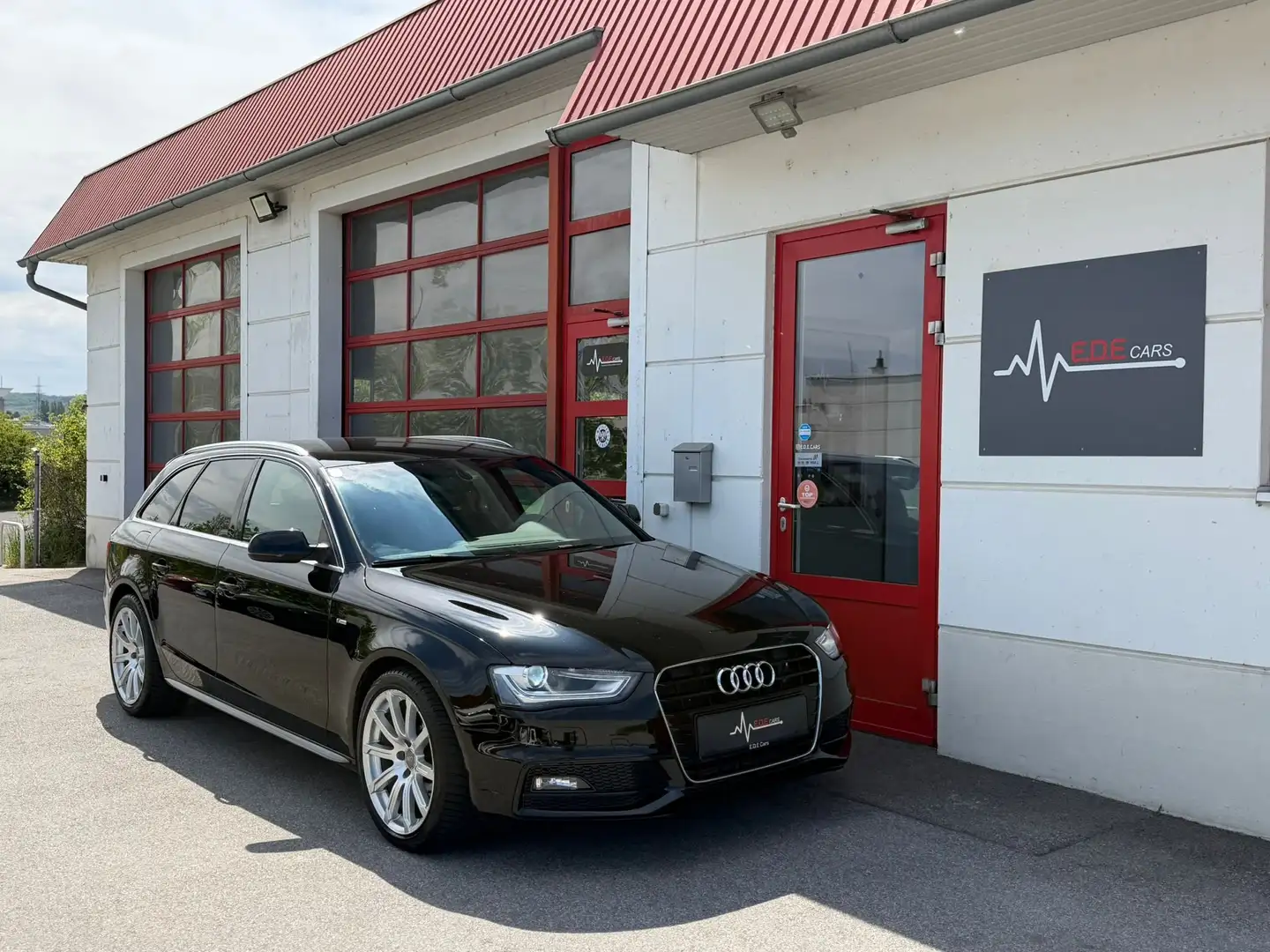 Audi A4 Avant 2.0 TDI S-Line Schwarz - 1