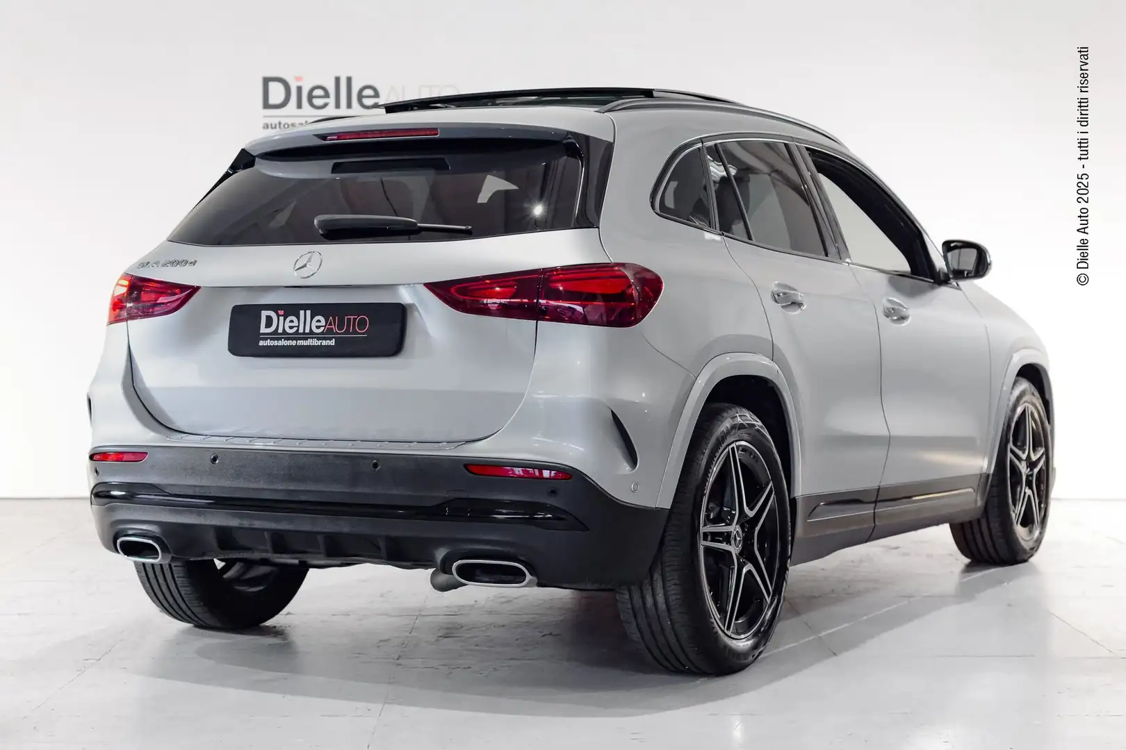 Mercedes-Benz GLA 200 GLA 200 d Automatic AMG Line Advanced Plus Argento - 2